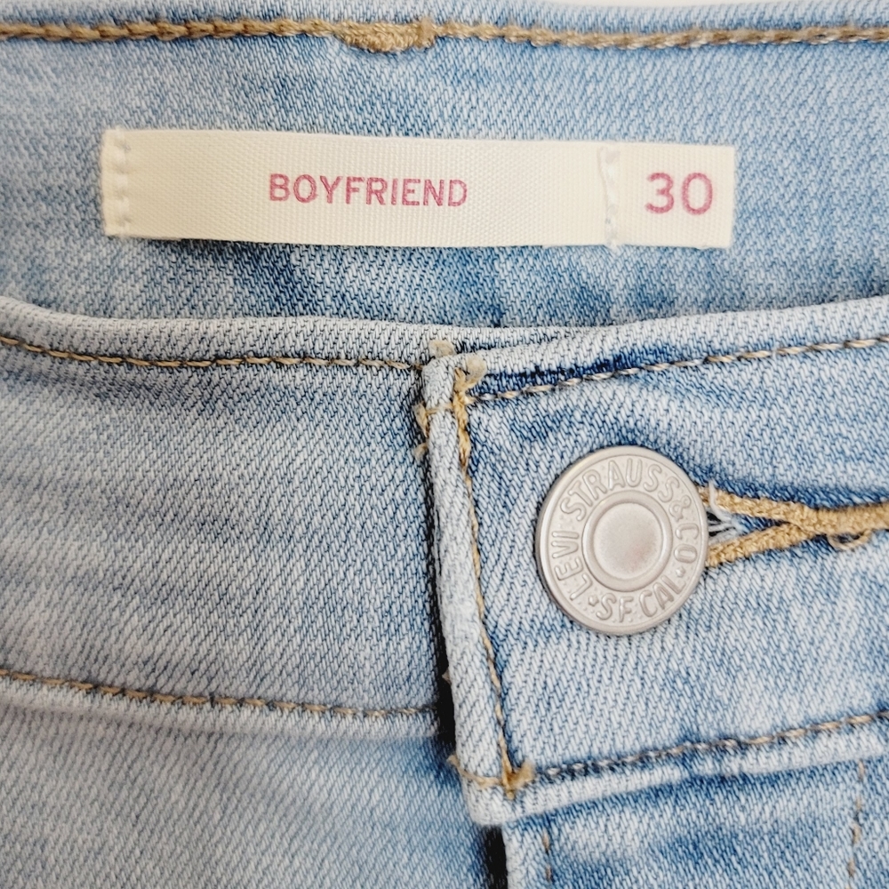 Levi's Boyfriend Jeans in Slate Era Light Indigo - Picture 6 of 14